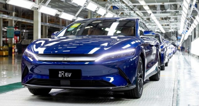 Hãng nào bán nhiều xe nhất thế giới năm 2025? Toyota vẫn số một, BYD vượt mặt Ford